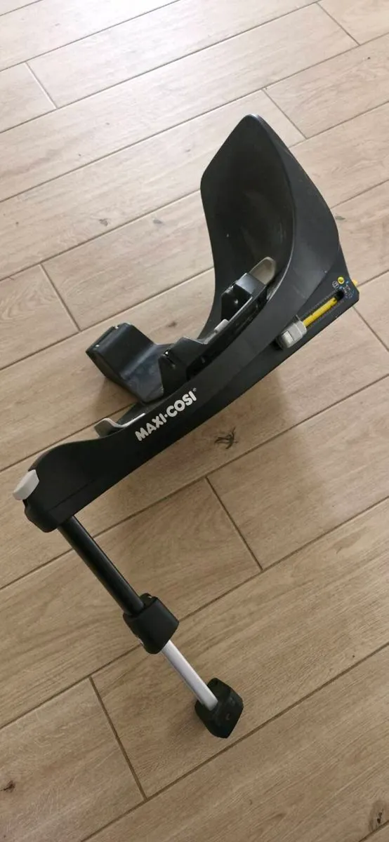 Maxi-cosi car seat and iso fix base bundle - Image 2