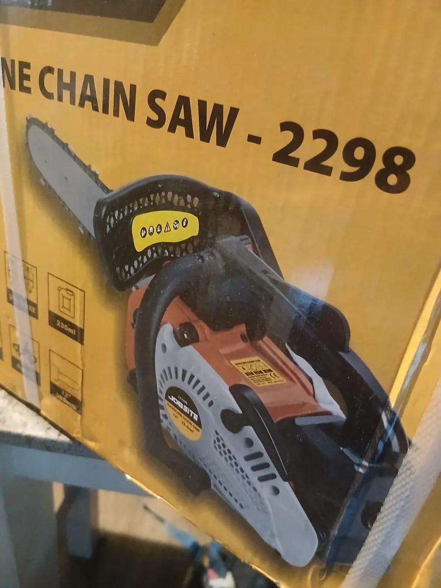 Top handle chinasaw new in box priced - Image 1