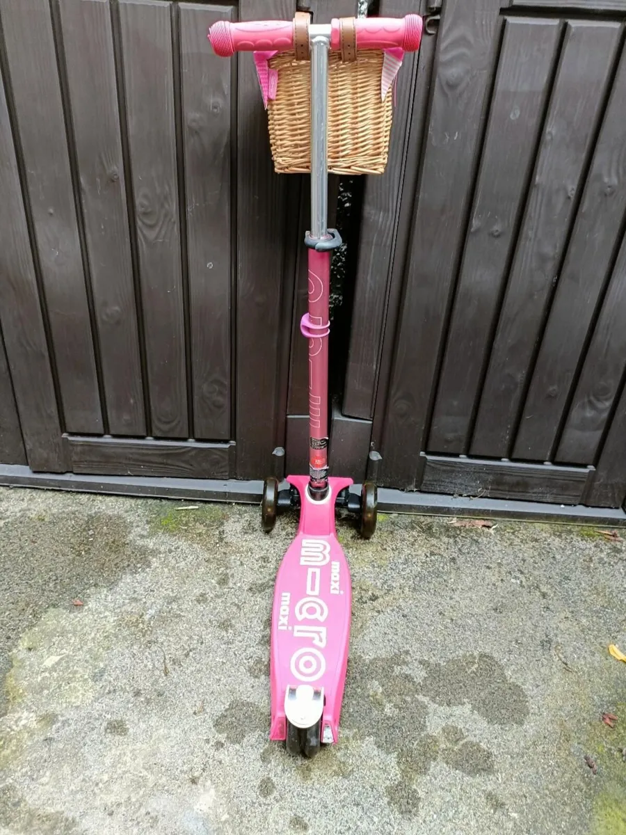 Kids Maxi Micro Scooter LED  wheels & accessories - Image 4