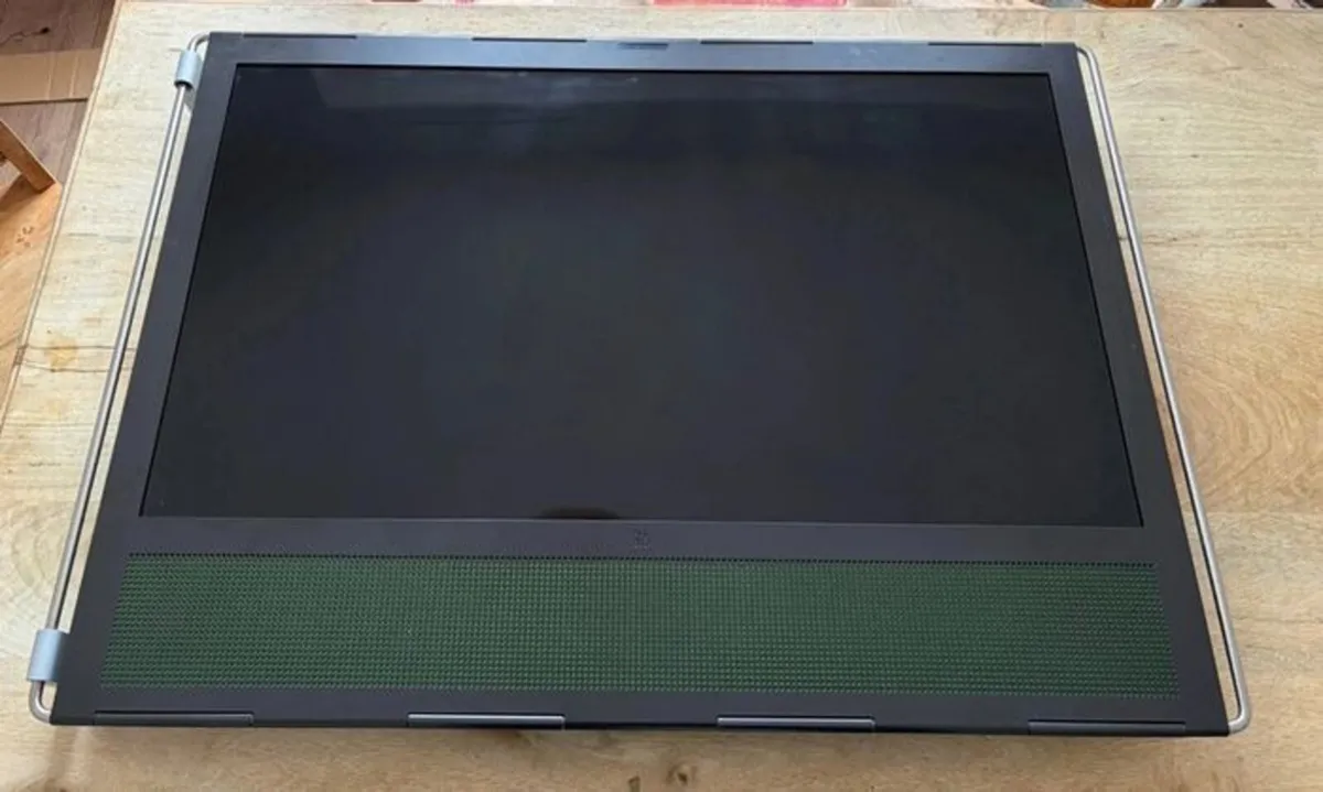 Bang & Olufsen Beoplay V1-32 TV with Wall Stand