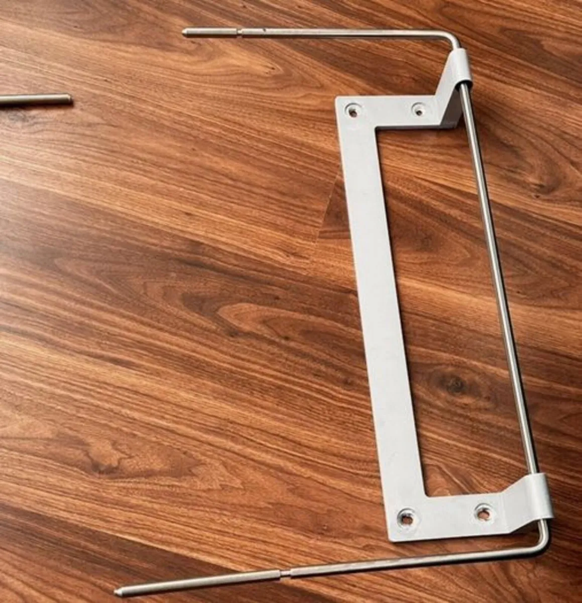 Beoplay V1 32-inch Right Wall Bracket
