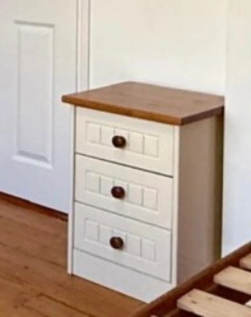 Chest of drawer