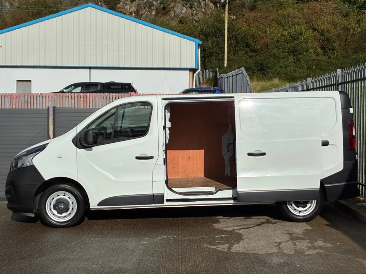 Nissan NV300 LWB 120 XE 1300 MY20 4DR - Image 3