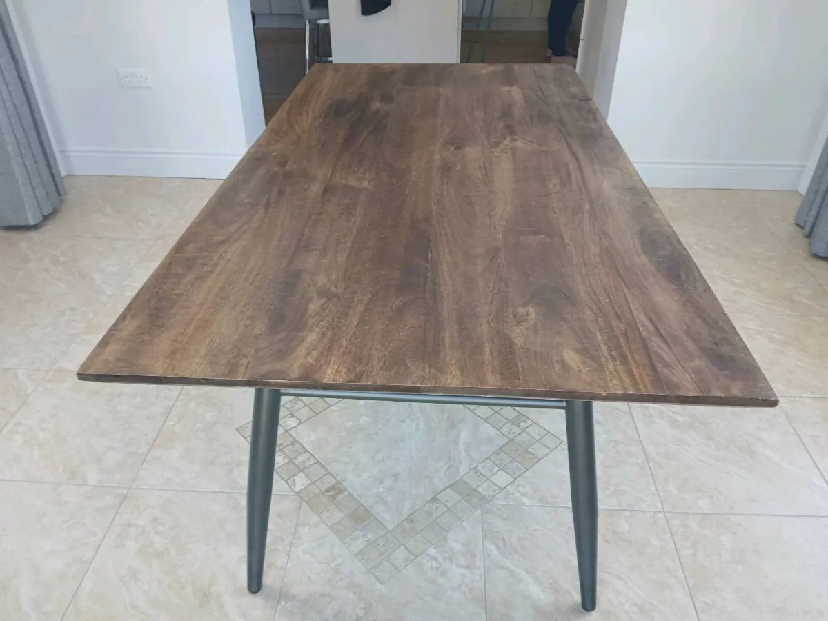 Dining table - Image 1