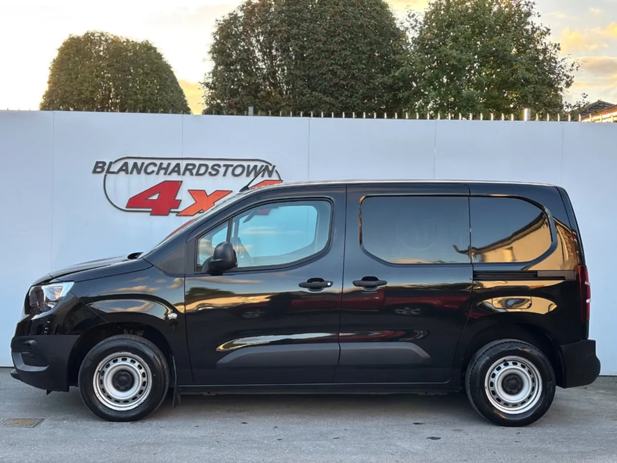 Opel Combo LOW KMS LIKE NEW VAT Q - Image 3