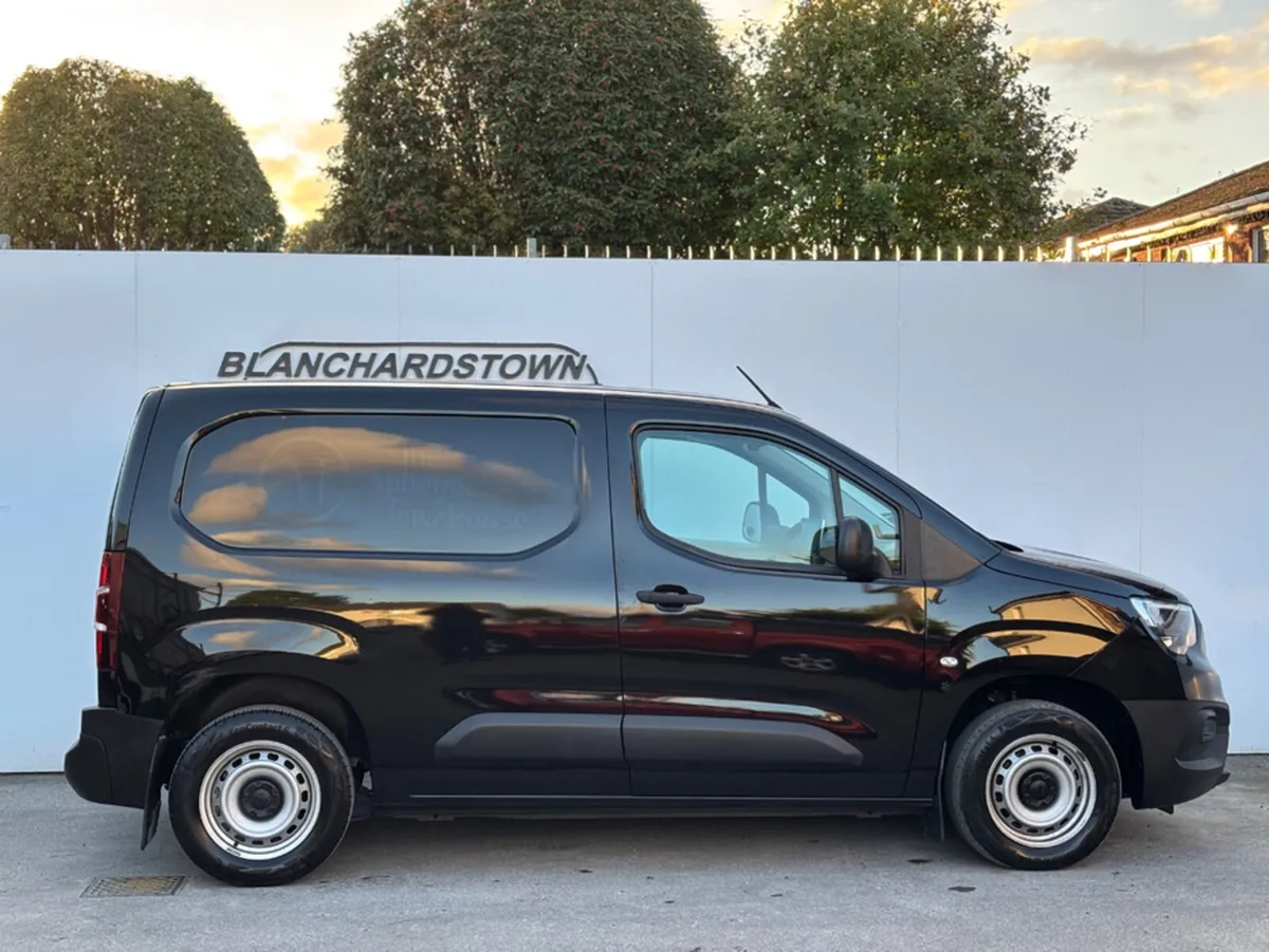Opel Combo LOW KMS LIKE NEW VAT Q - Image 4