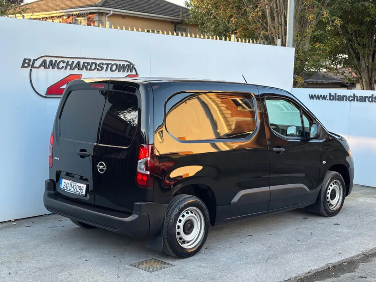 Opel Combo LOW KMS LIKE NEW VAT Q - Image 2