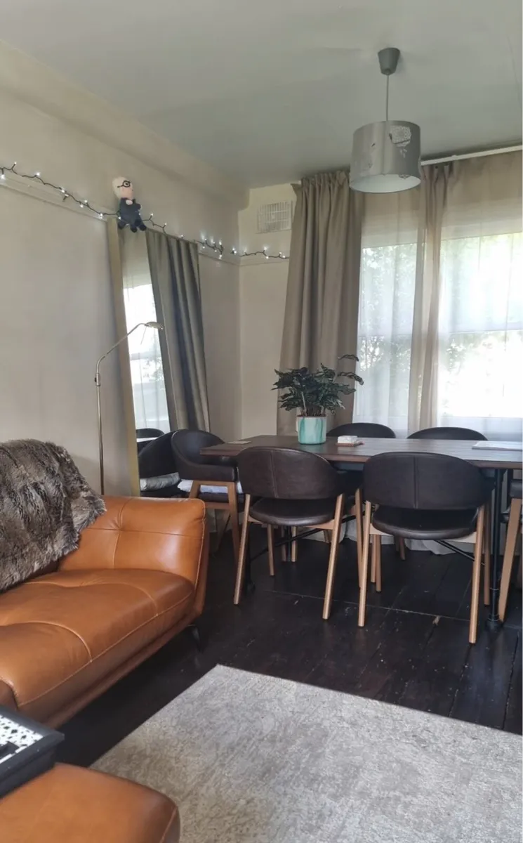 Dining table - Image 2
