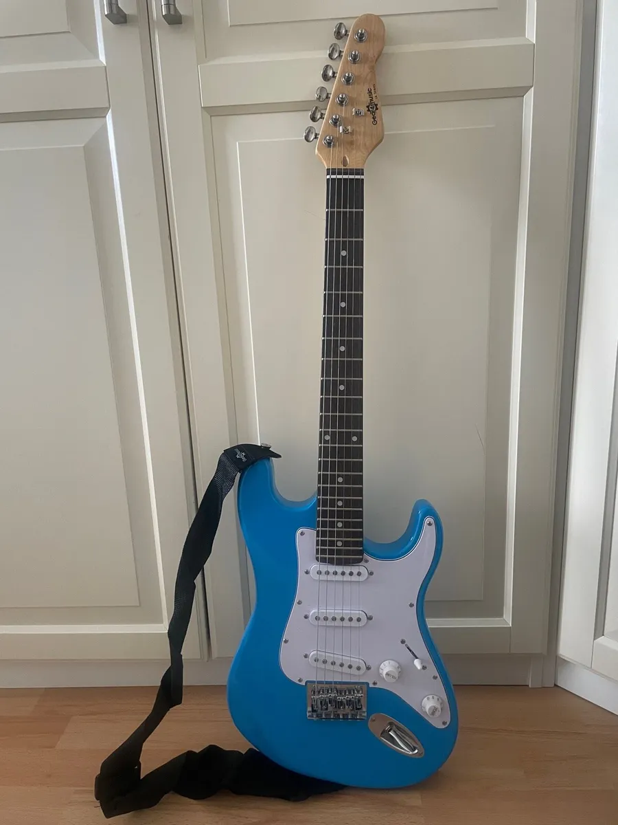 Kids guitar & amp - Image 1