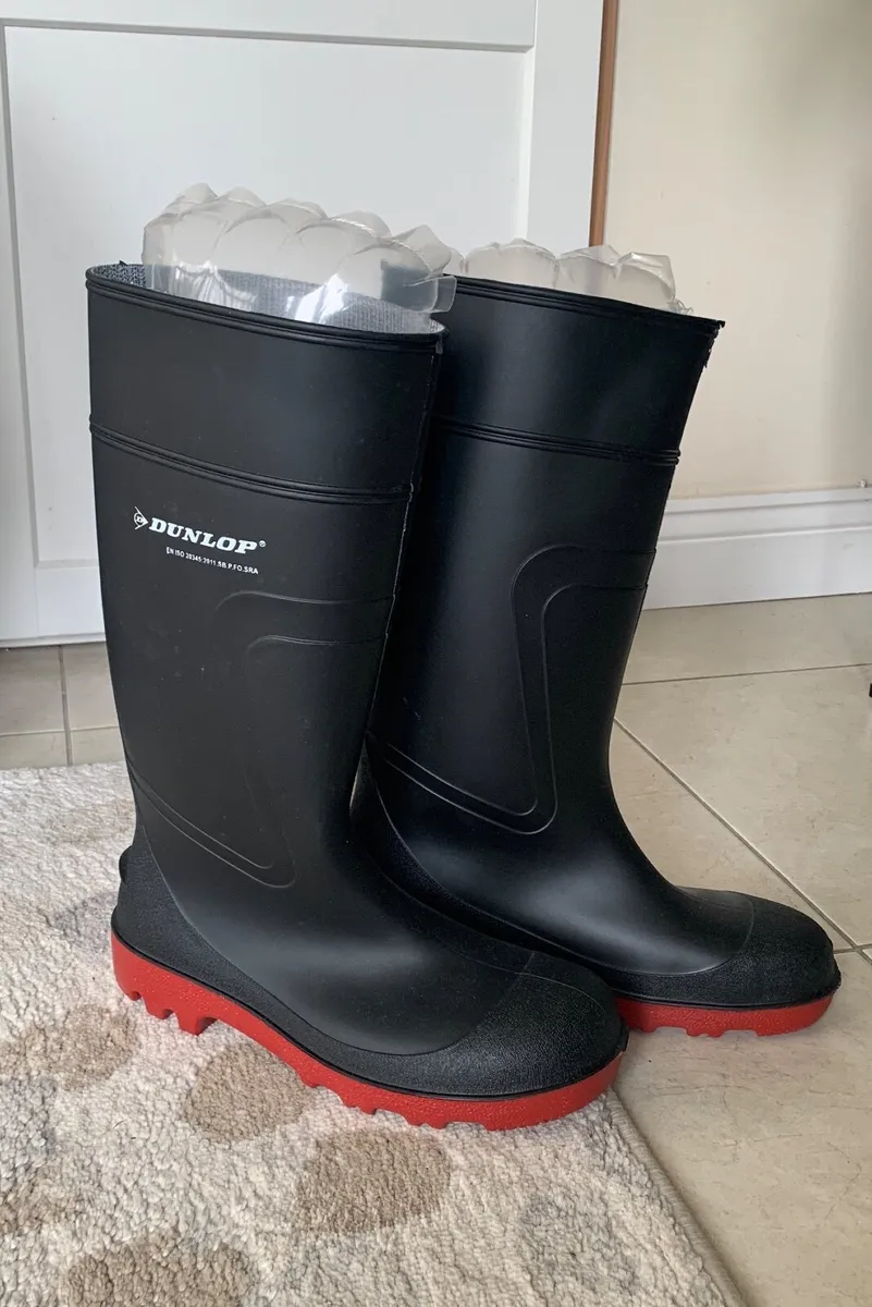 NEW Dunlop Safety Wellington Boots- Size UK 7 - Image 1