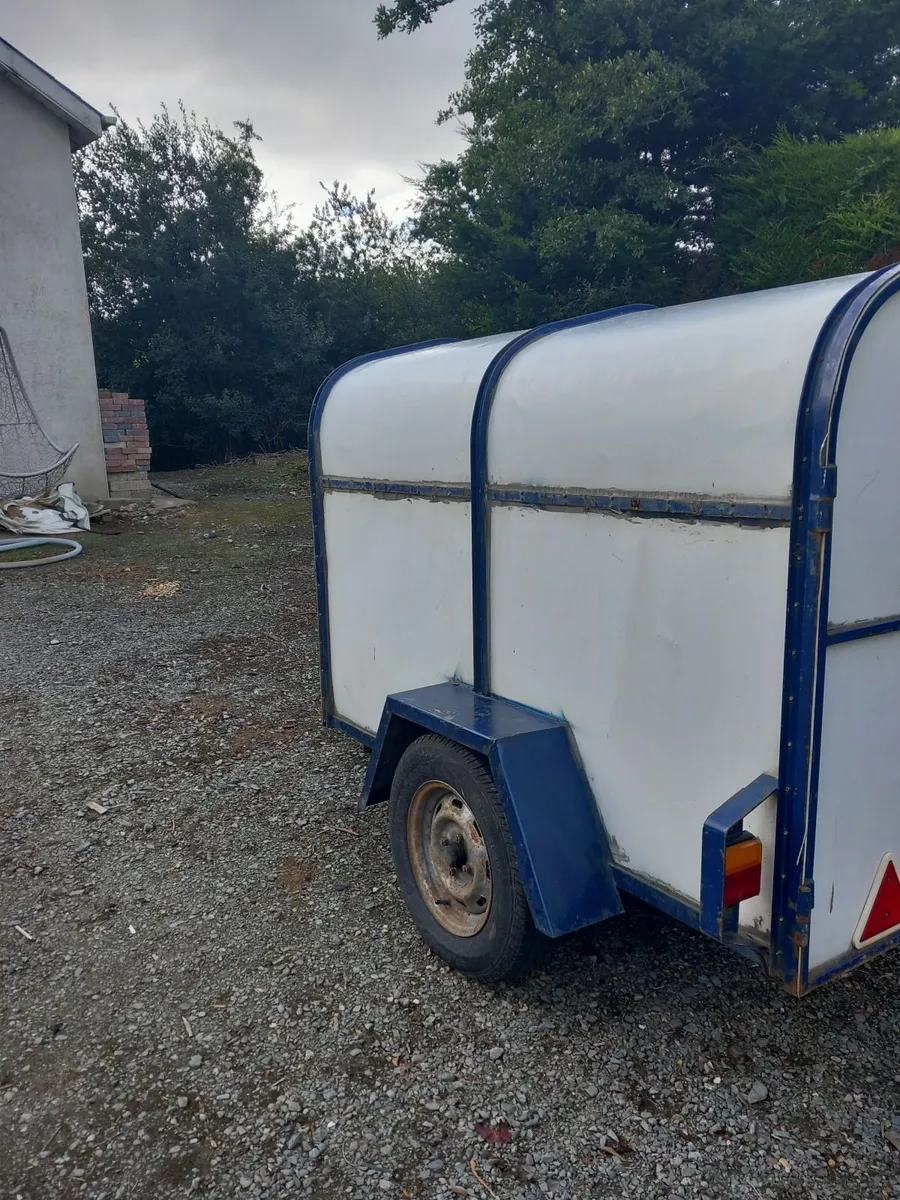 Trailer - Image 1