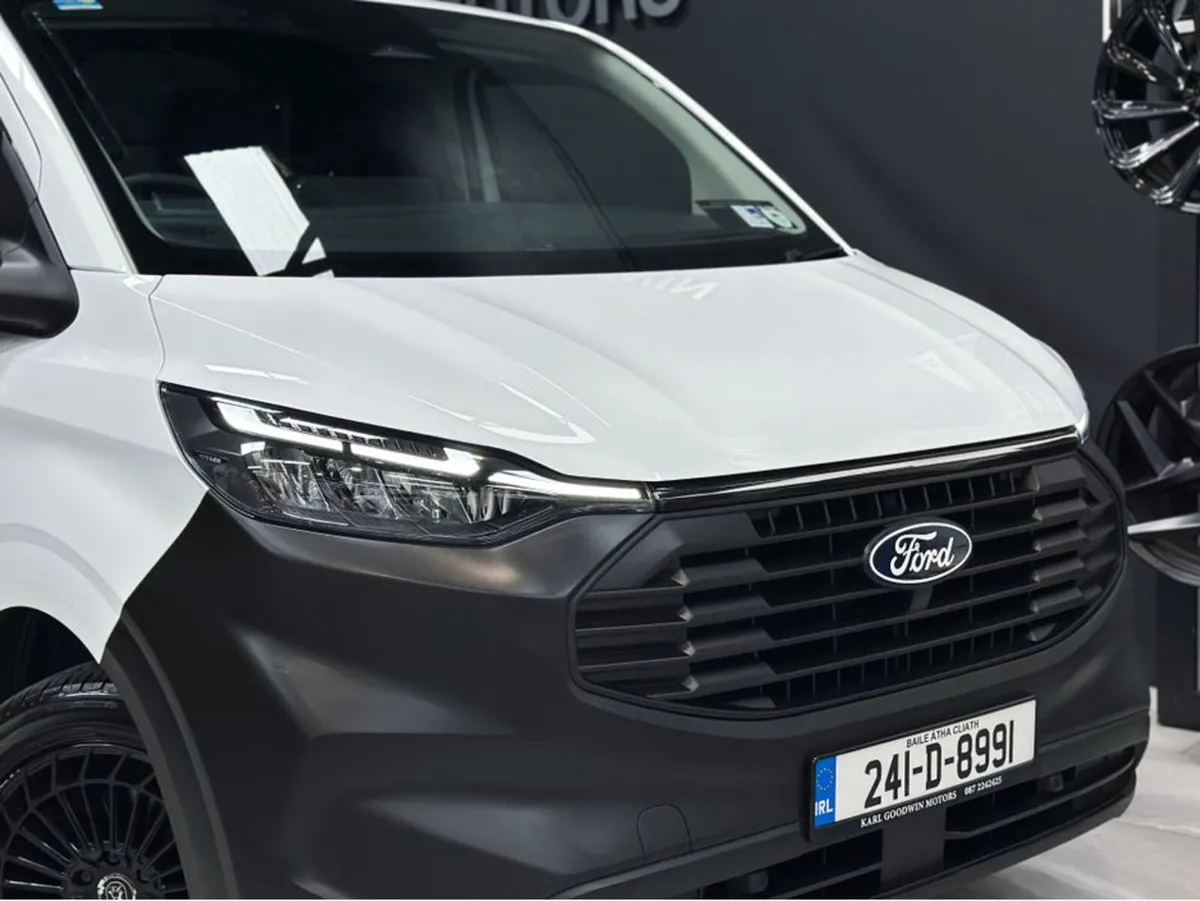 FORD 300L CUSTOM 2.0 TDi 2024 - Image 3
