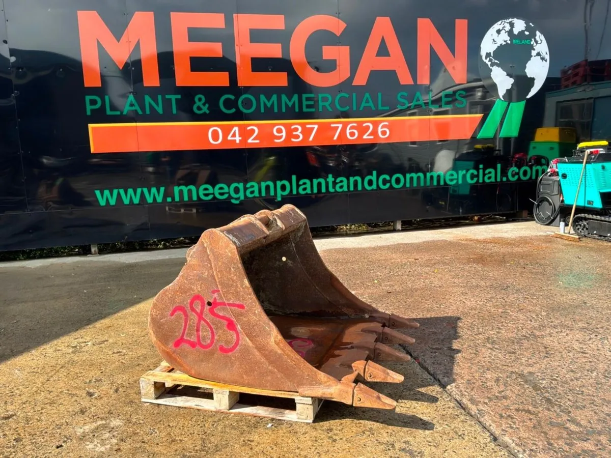 48" toothed digging bucket......65mm pins.......28 - Image 1
