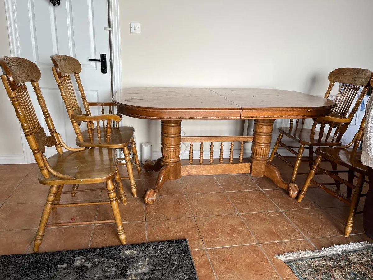 Table & Chairs - Image 4