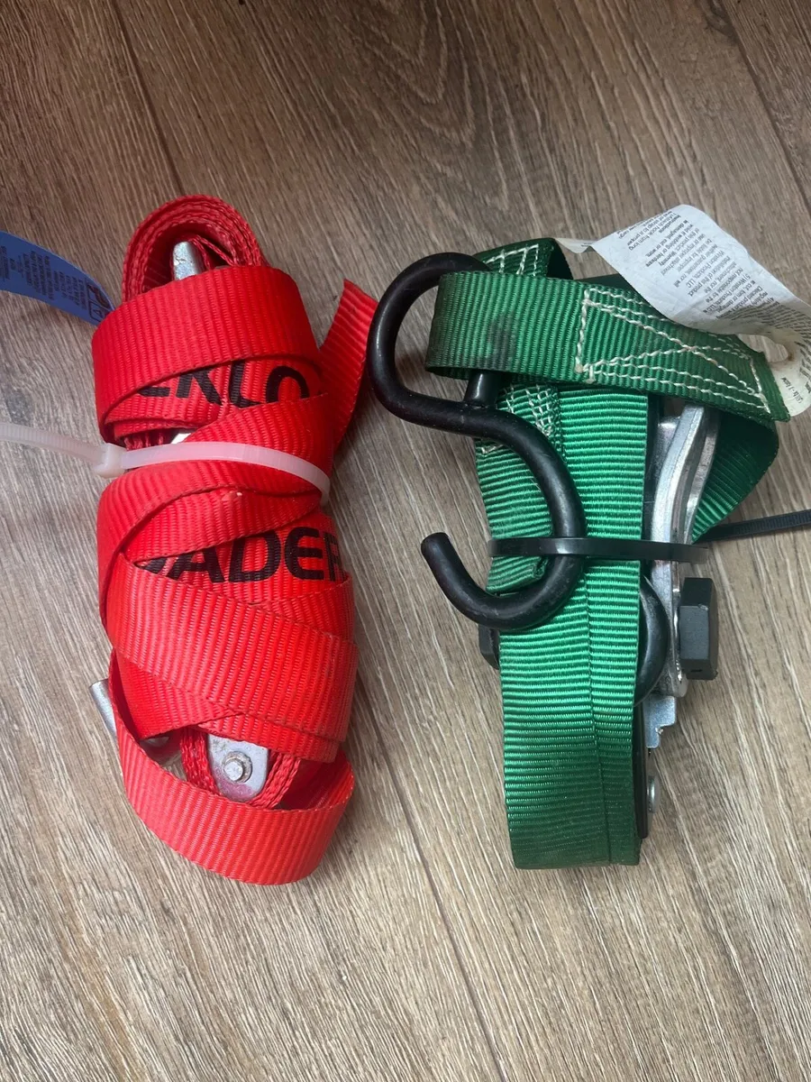 A  ratchet tie-down straps - Image 1