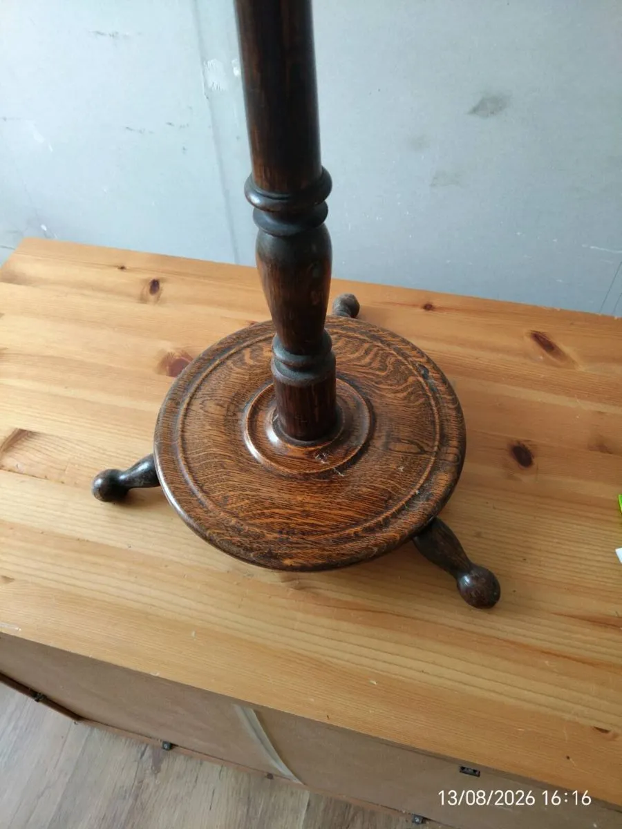 Tobacco stand - Image 1