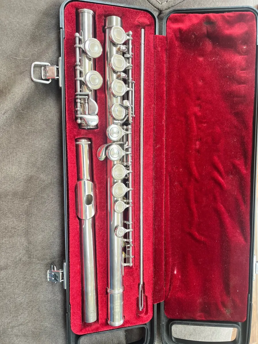 Yamaha Silver plated flute - Image 4