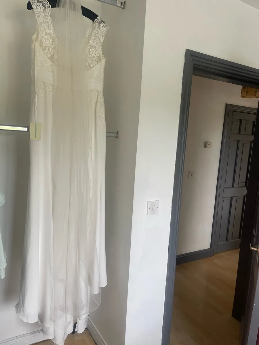 Wedding dress - Image 1