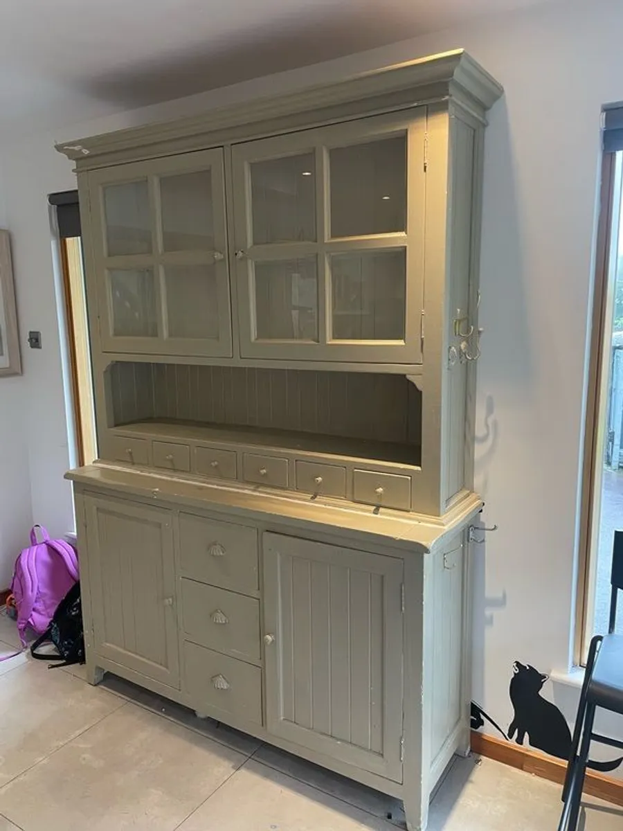 kitchen cabinet