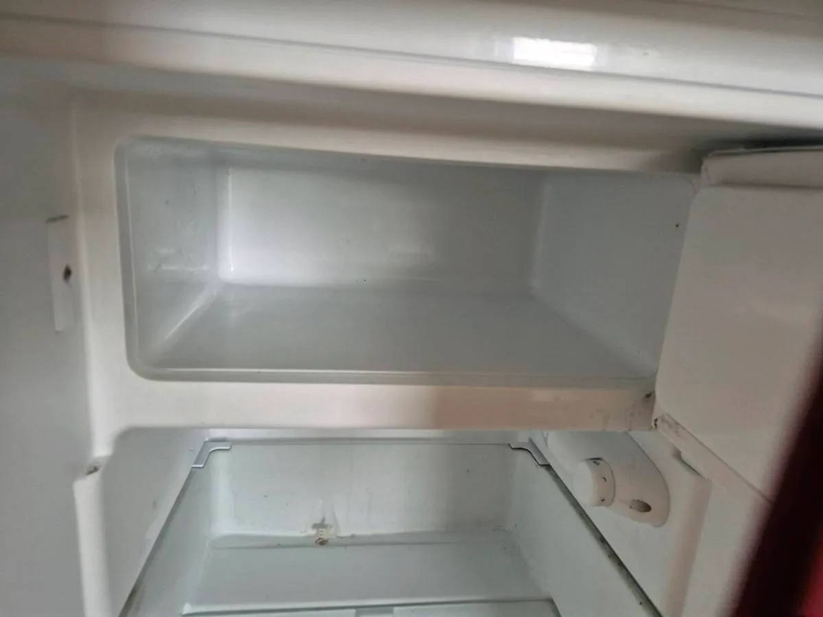 Under counter fridge - Image 4