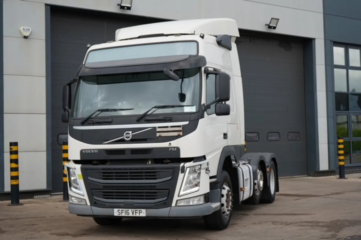 2016 VOLVO FM 450 6X2 GLOBETROTTER WITH HYDRUALICS - Image 3