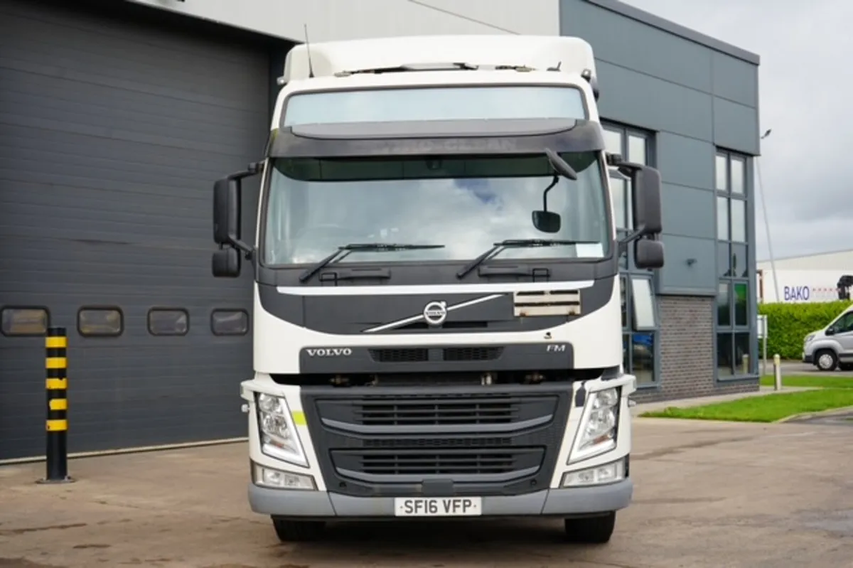2016 VOLVO FM 450 6X2 GLOBETROTTER WITH HYDRUALICS - Image 2