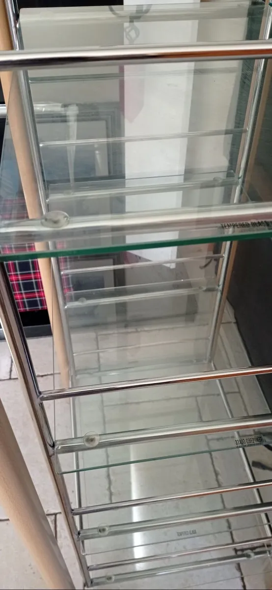 Glass and chrome shelf. 1450x680x530mm - Image 3