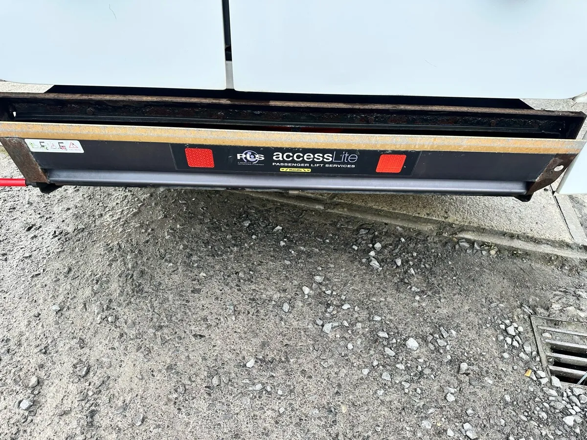 24+ 1 seater Mercedes Sprinter 152 - Image 3