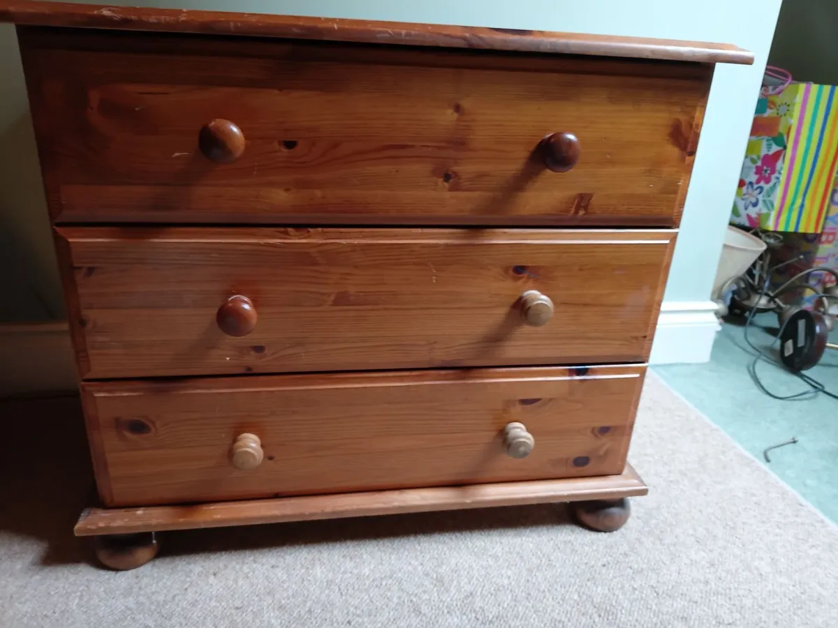 Bedroom furniture - Image 1