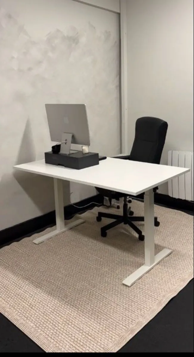 Standing desk - Image 1