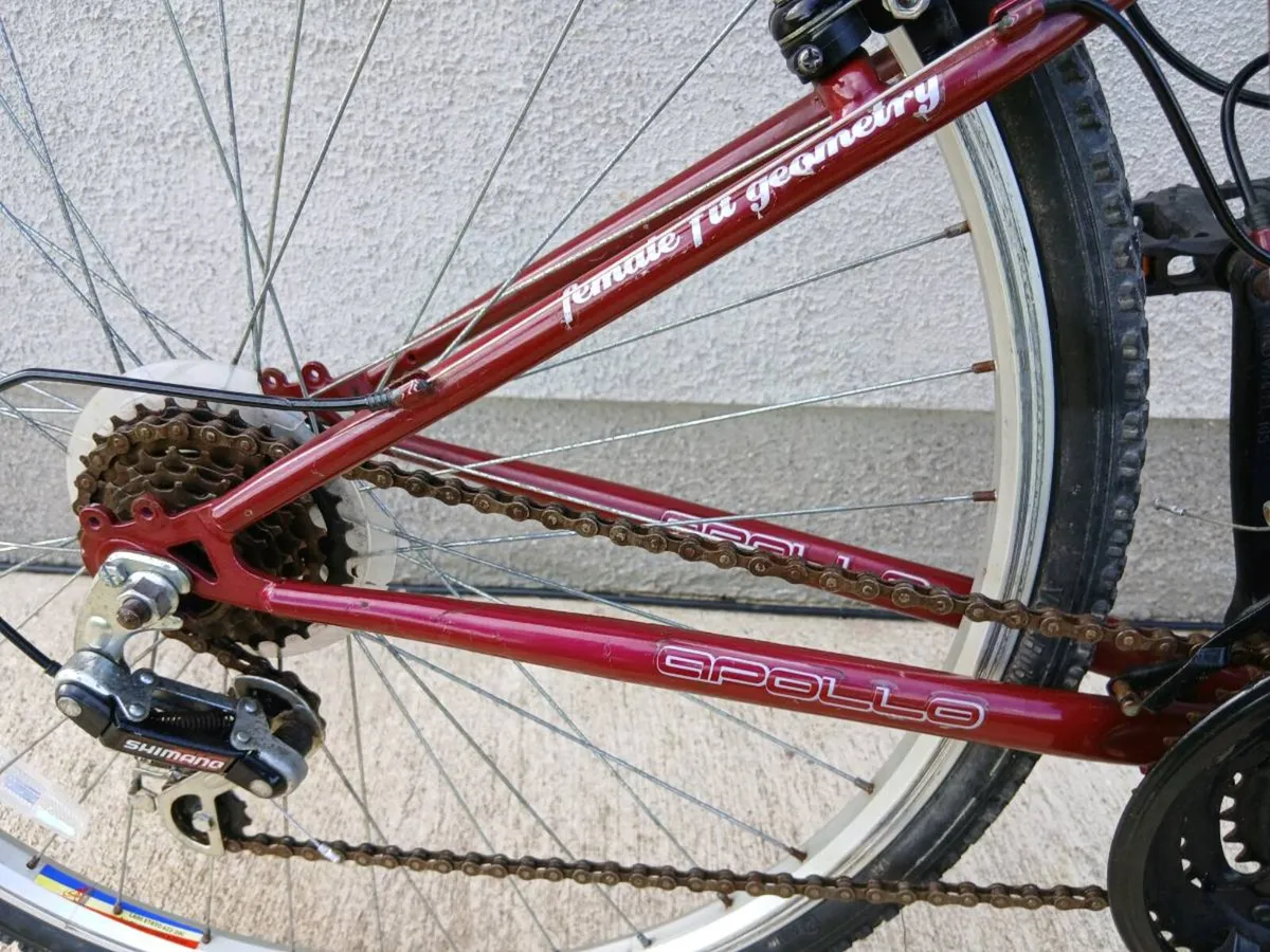 Apollo CX10 Women’s Hybrid Bike – 15" Frame – Dark - Image 4