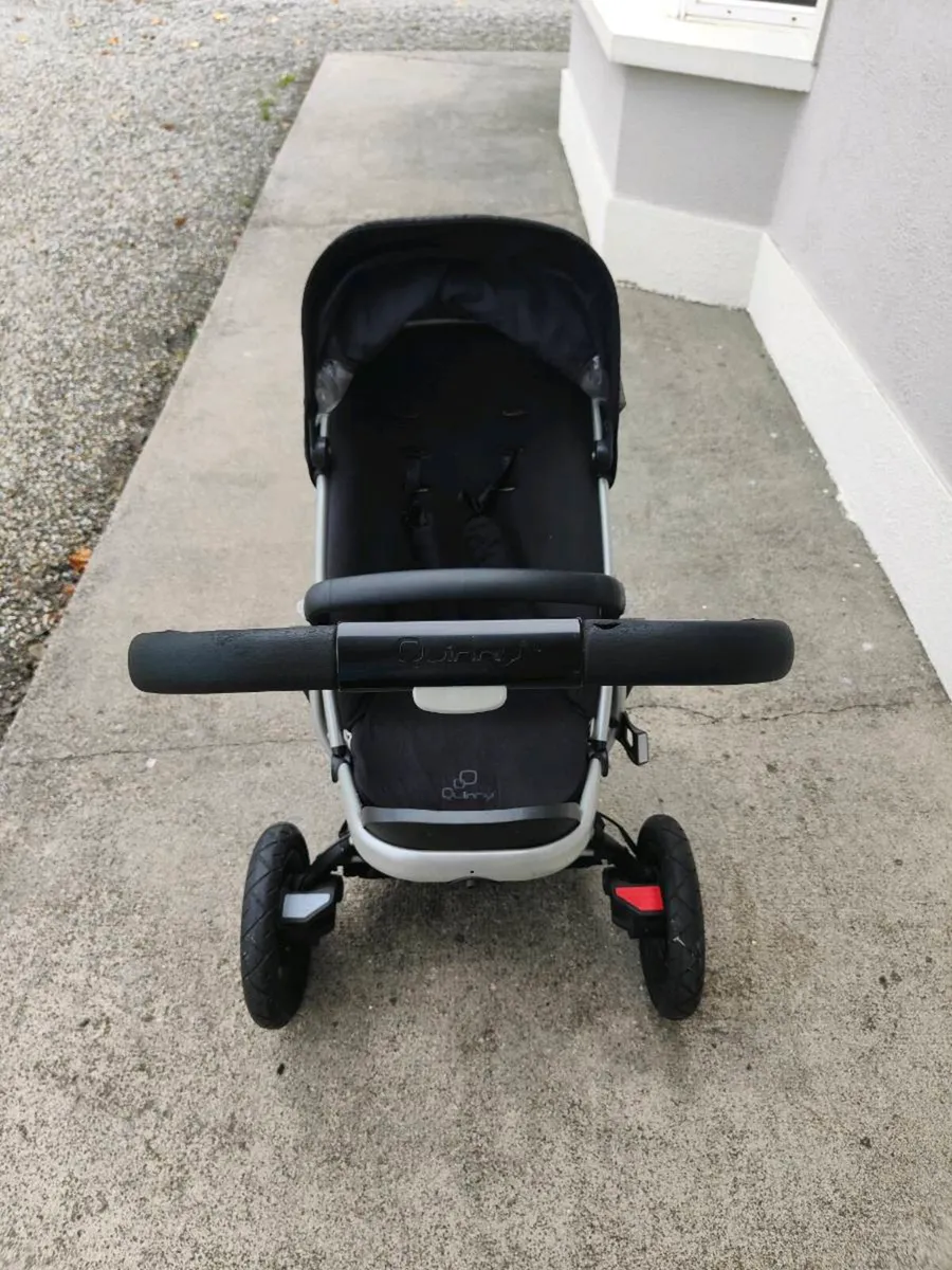 Quinny buzz buggy & Footmuff - Image 1