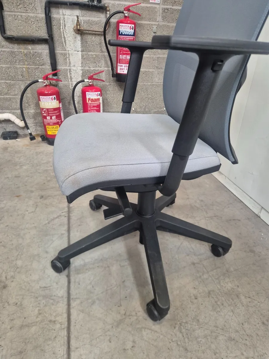 Office chair - Image 1