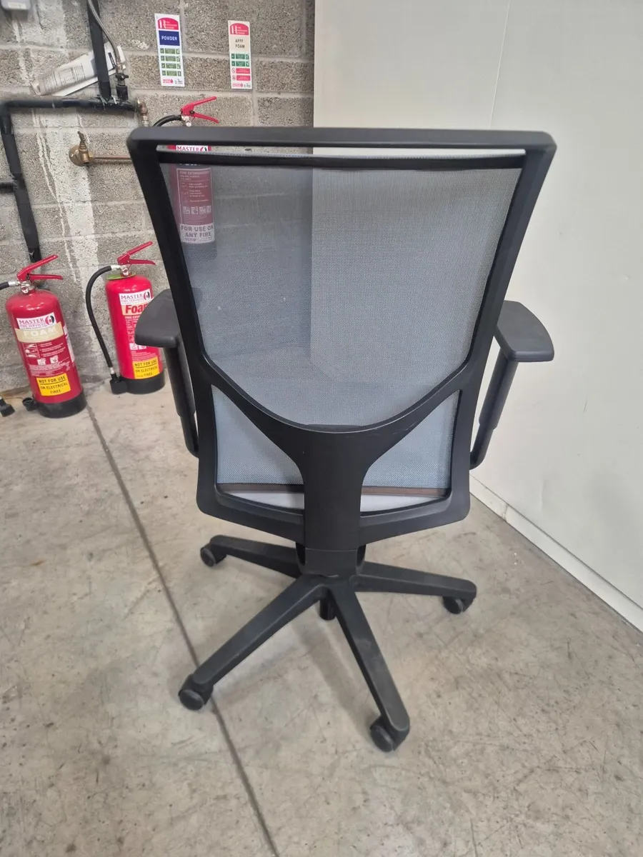 Office chair - Image 2