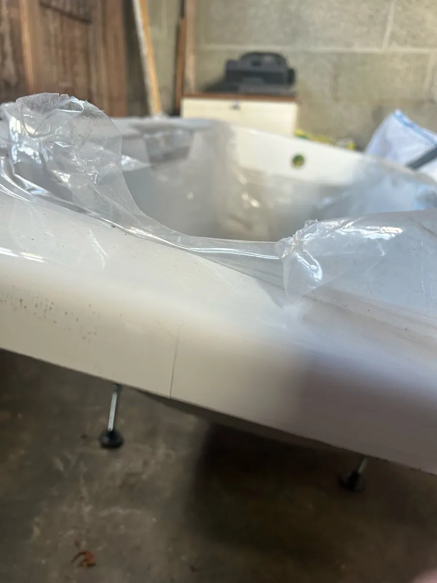 Brand New Bath – Unused – €195 - Image 3