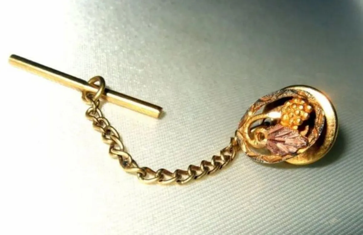 Pristine Vintage Black Hills 10k/12k Gold Tie Pin - Image 2