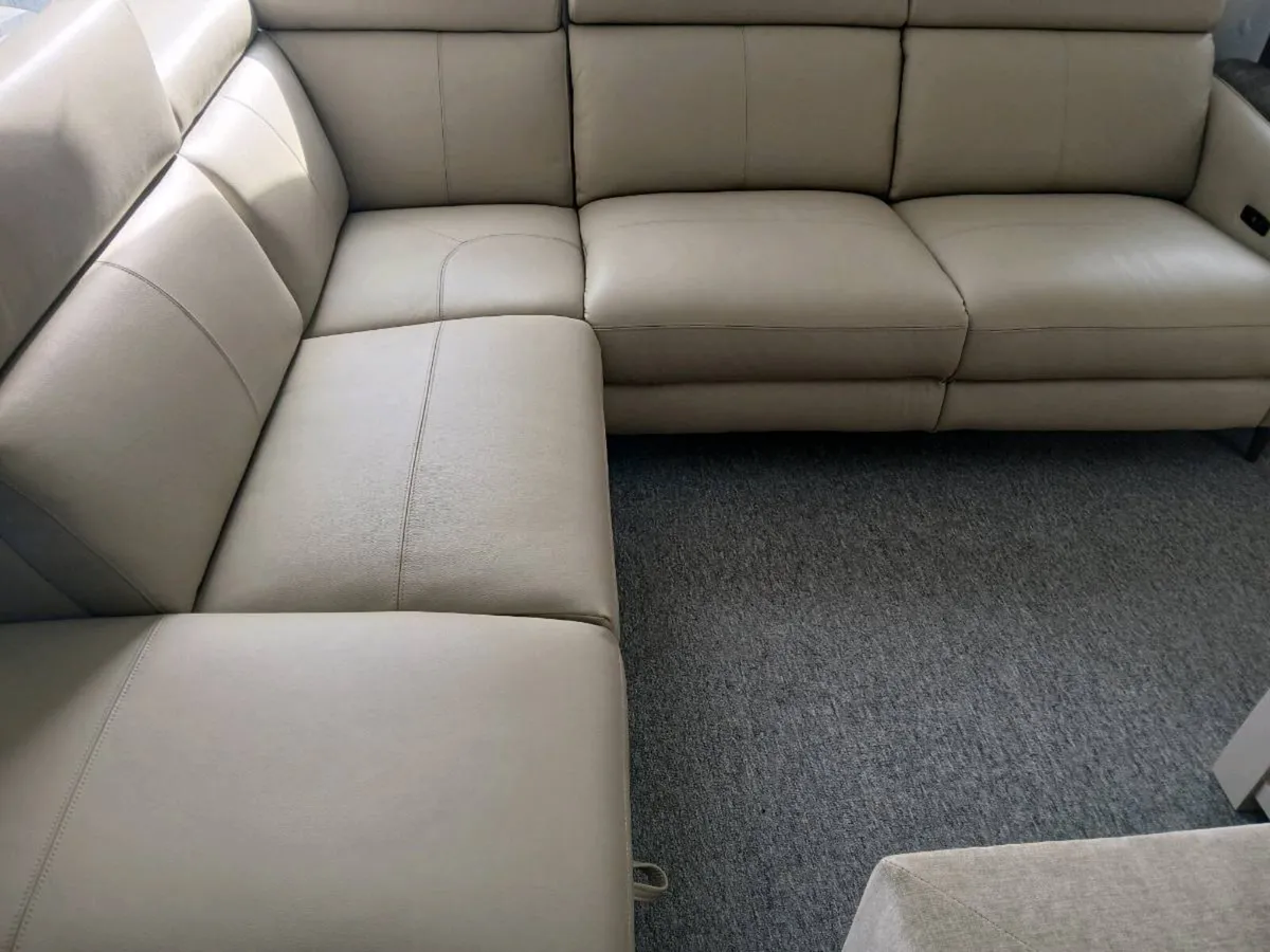 Cream corner sofa - Image 3