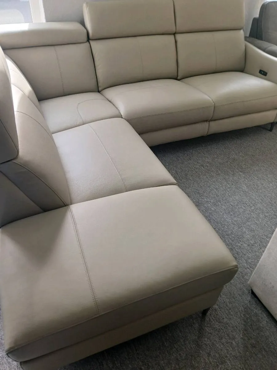 Cream corner sofa - Image 4
