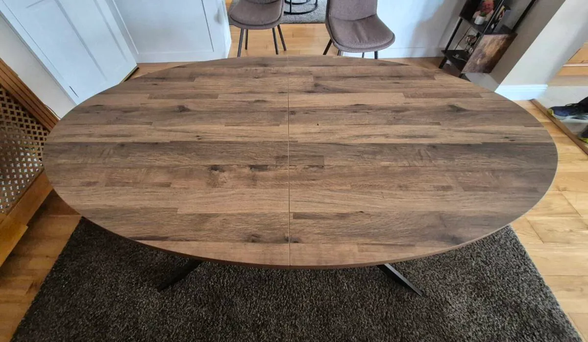 Extending dining table - Image 1