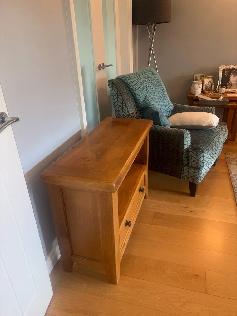 Oak tv stand - Image 1