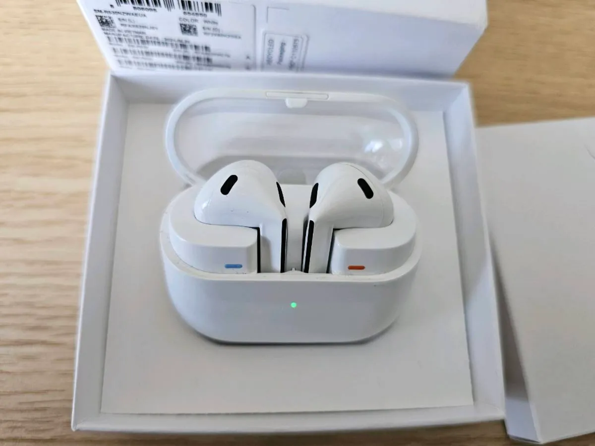 Samsung galaxy buds 3 - Image 2