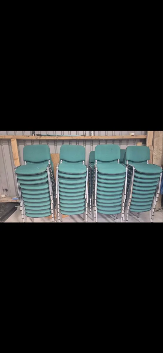 64 chairs and 7 tables - Image 1
