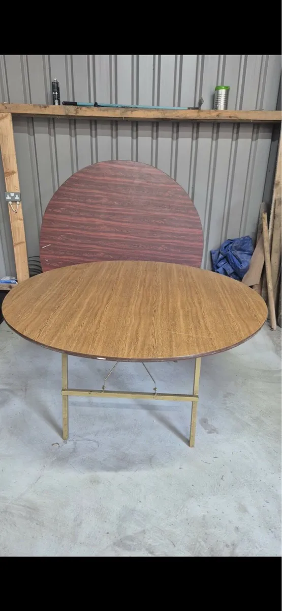 64 chairs and 7 tables - Image 2