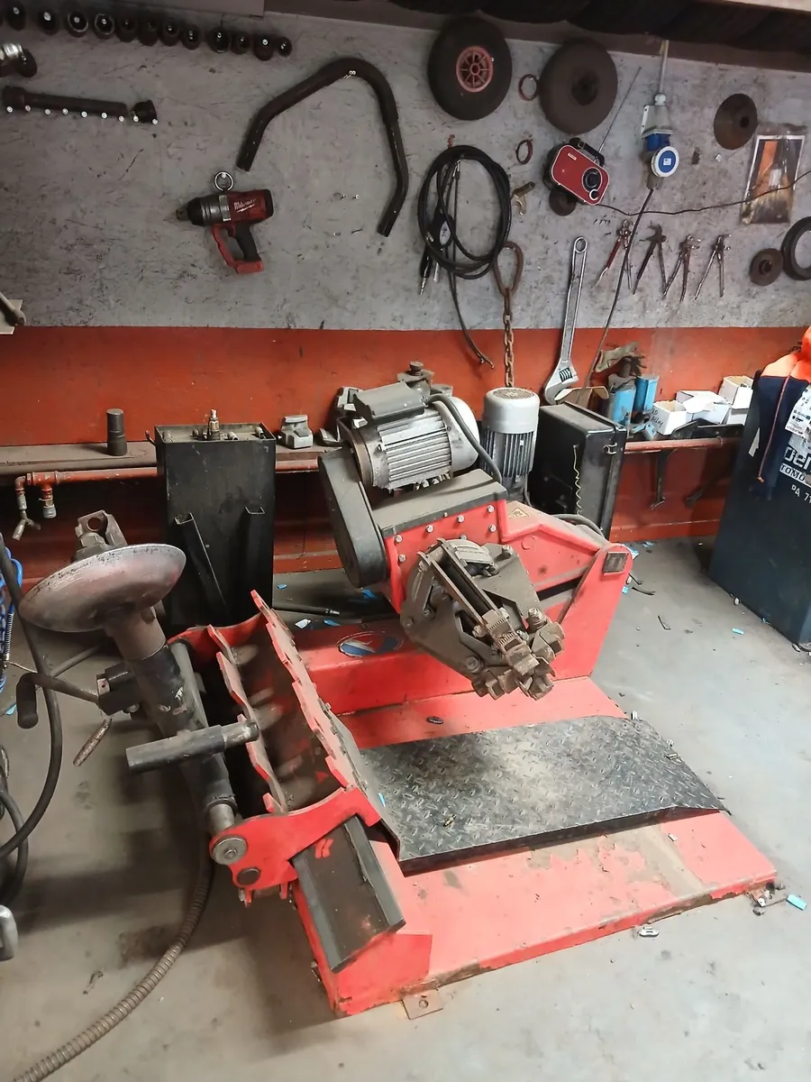 Truck/tractor tyre machine - Image 2