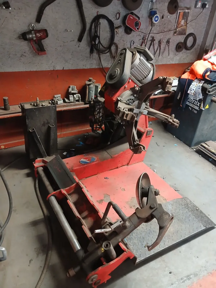 Truck/tractor tyre machine - Image 3
