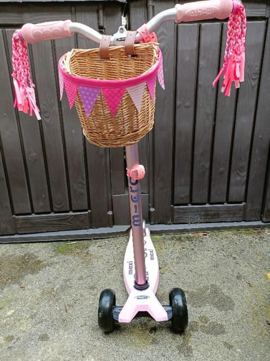 Kids Maxi Micro Deluxe LED: Pink scooter - Image 1