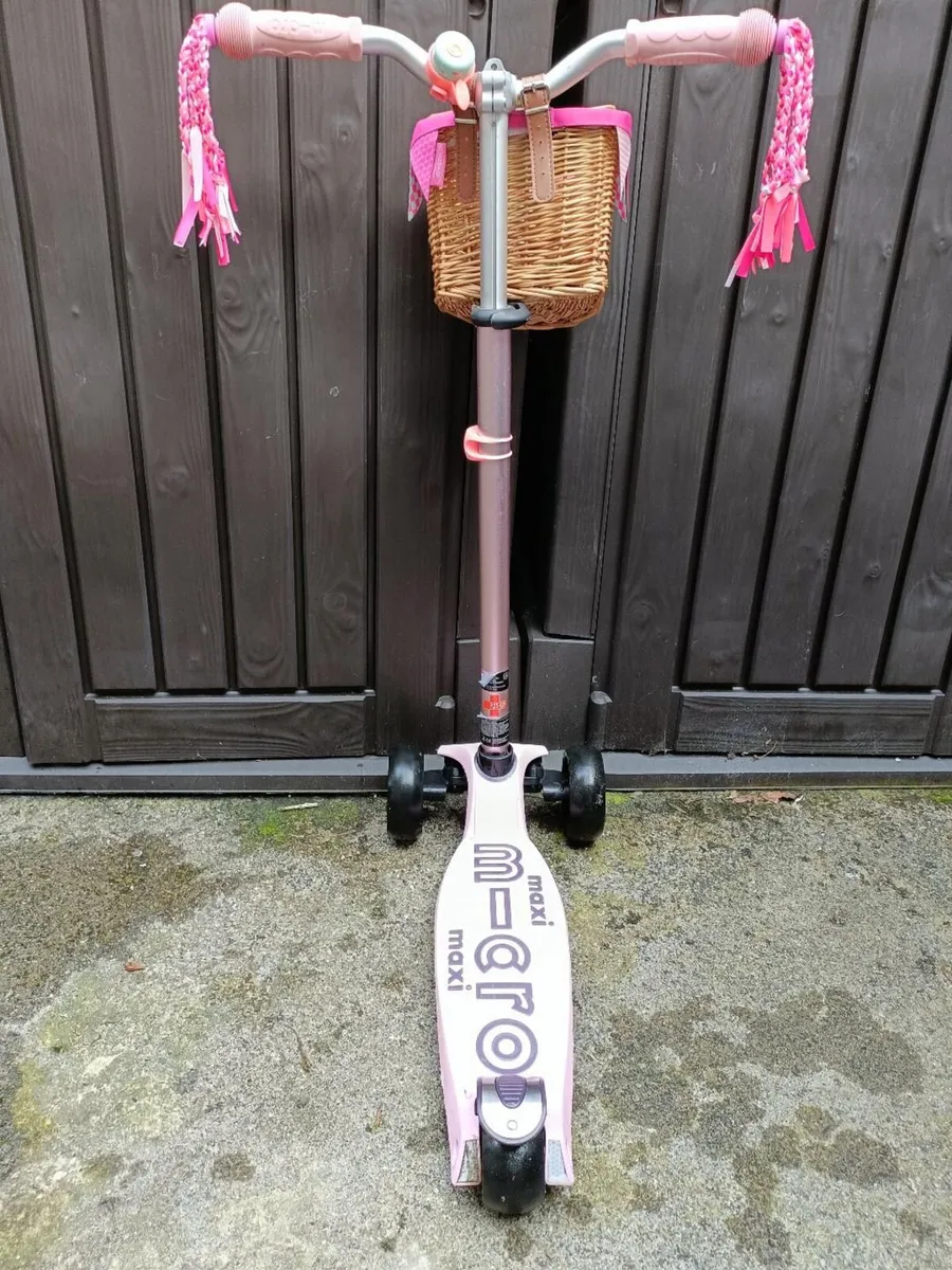 Kids Maxi Micro Deluxe LED: Pink scooter - Image 3