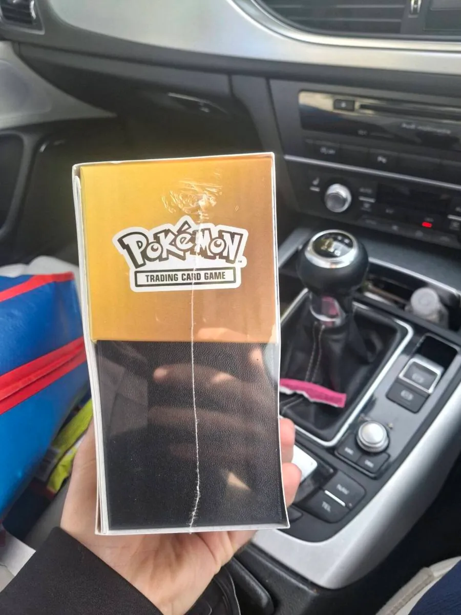pokemon 30th anniversary etb - Image 3