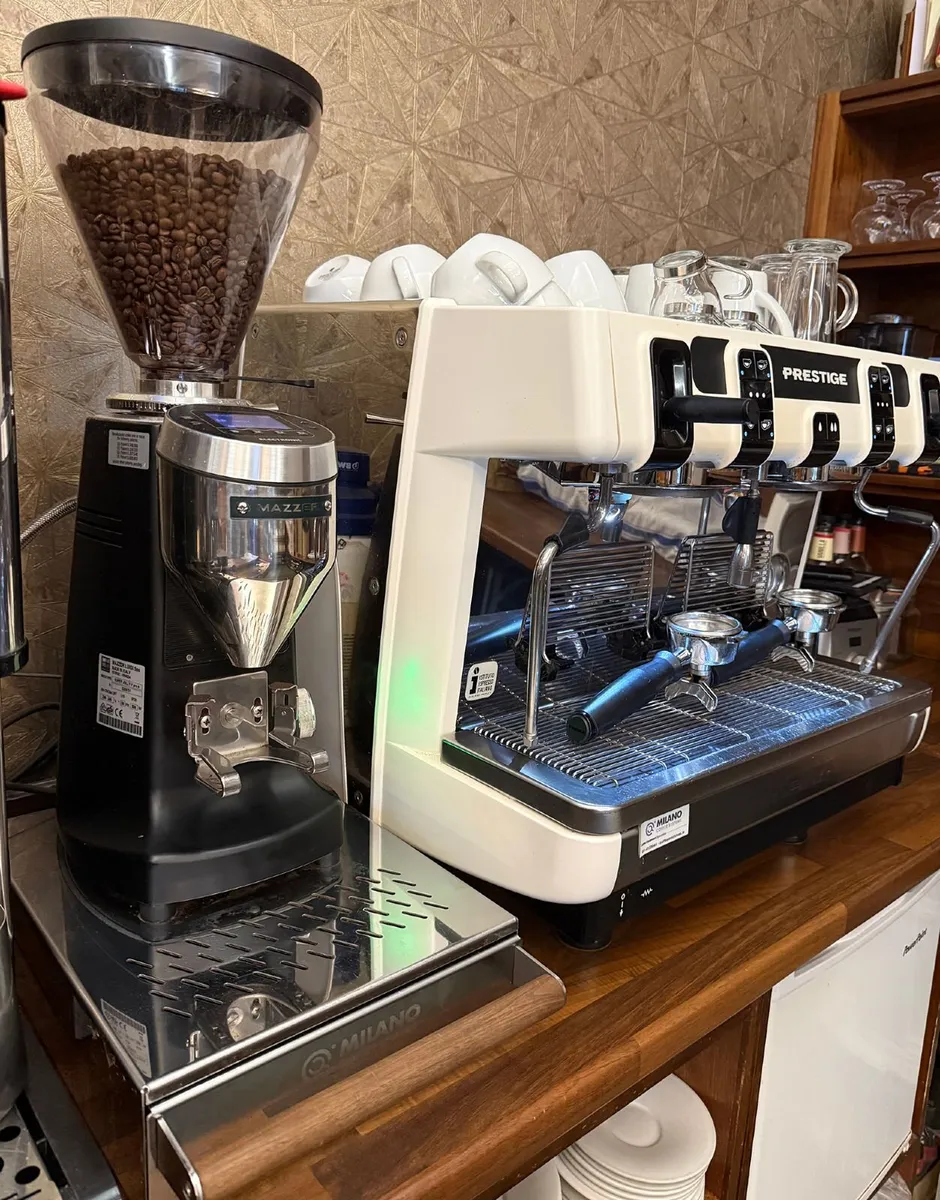 Coffee Machine and Grinder - Image 3