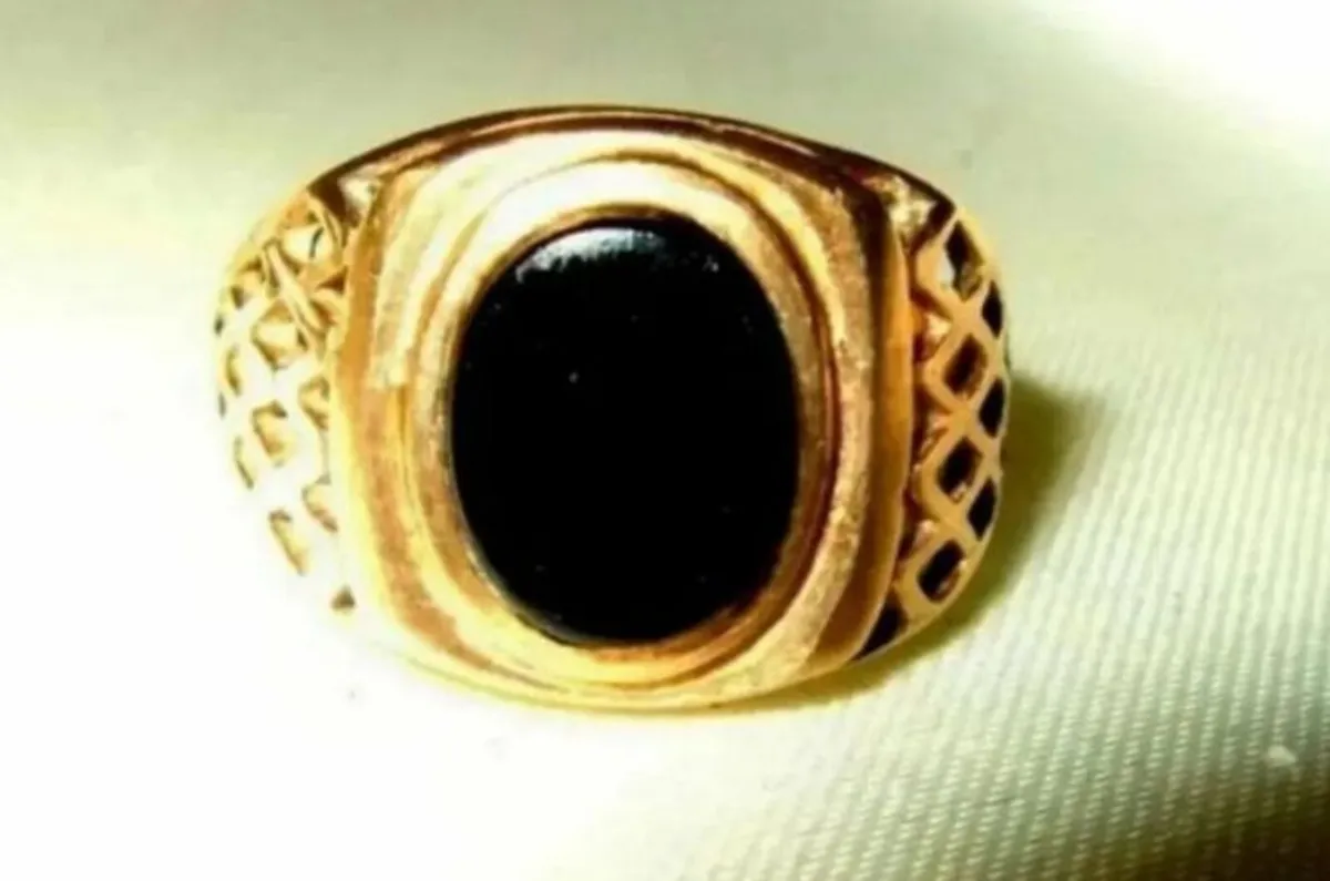 Vintage Gentlemans Signet Ring - Image 1